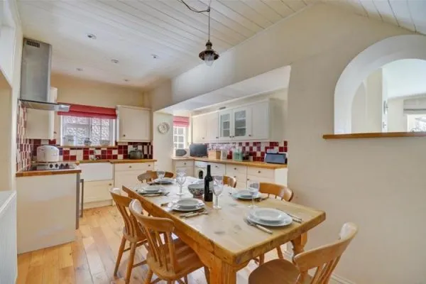 oh7128--1651_dining_area