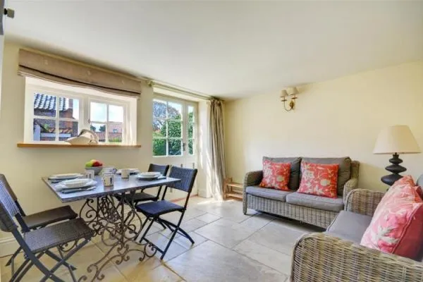 oh7128--16511561_sun_room_view_1