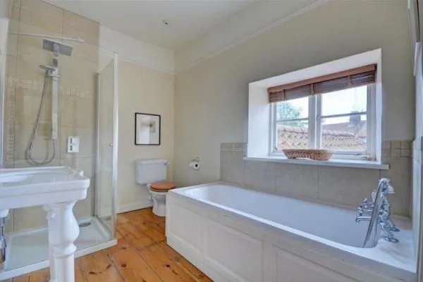 oh7128--1651_bathroom