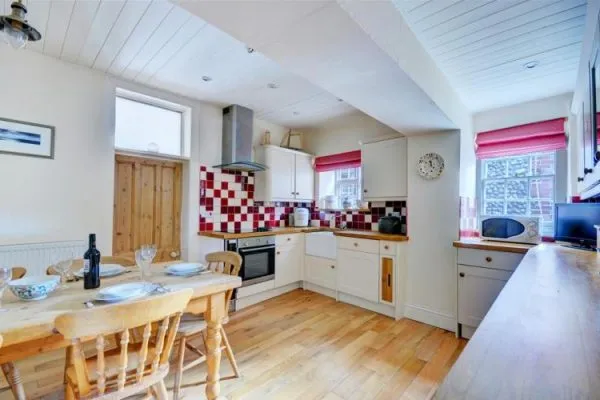 oh7128--1651_kitchen_view_2