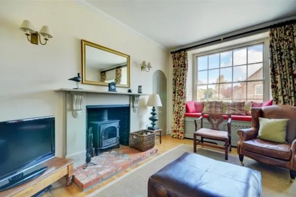 oh7128--1651_sitting_room_view_3