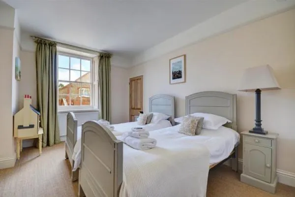 oh7128--1651_bedroom_3_view_1